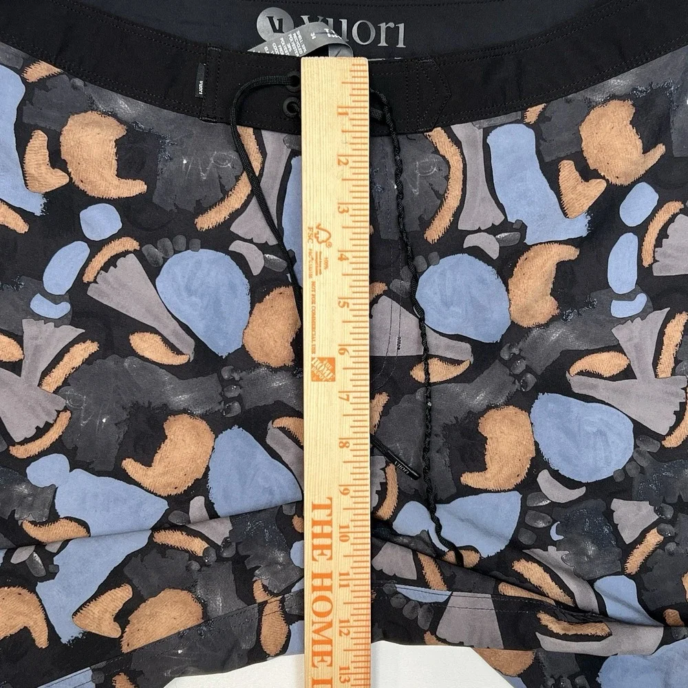Vuori Mens 34 V383 Infinity Board Shorts Cloud Abstract Beach Swim Print